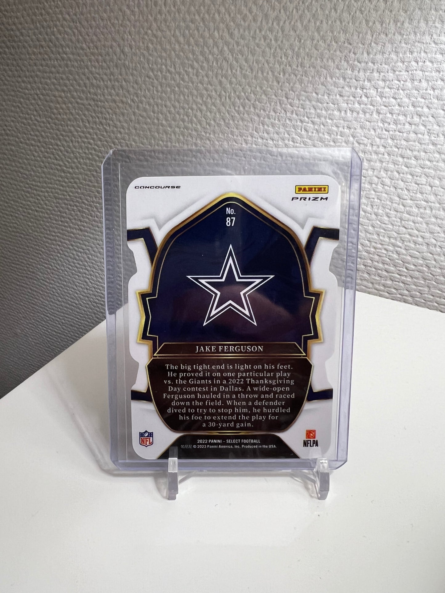 Select 22 - Jake Ferguson Tri-Color Die-Cut RC-Card Prizm - Dallas Cowboys