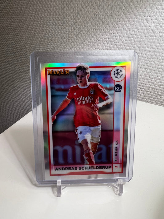 Merlin Chrome 22-23 - Andreas Schjelderup RC Card Refractor - Benfica Lissabon