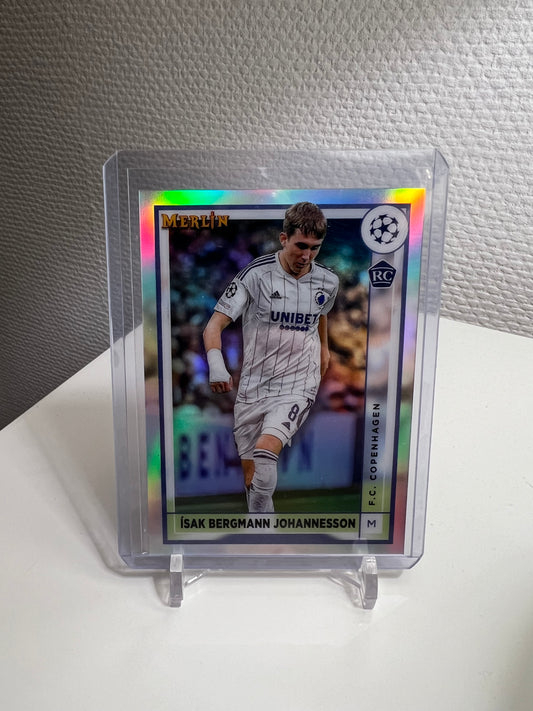 Merlin Chrome 22-23 - Isak Bergmann Johannesson RC Card Refractor - FC Koppenhagen