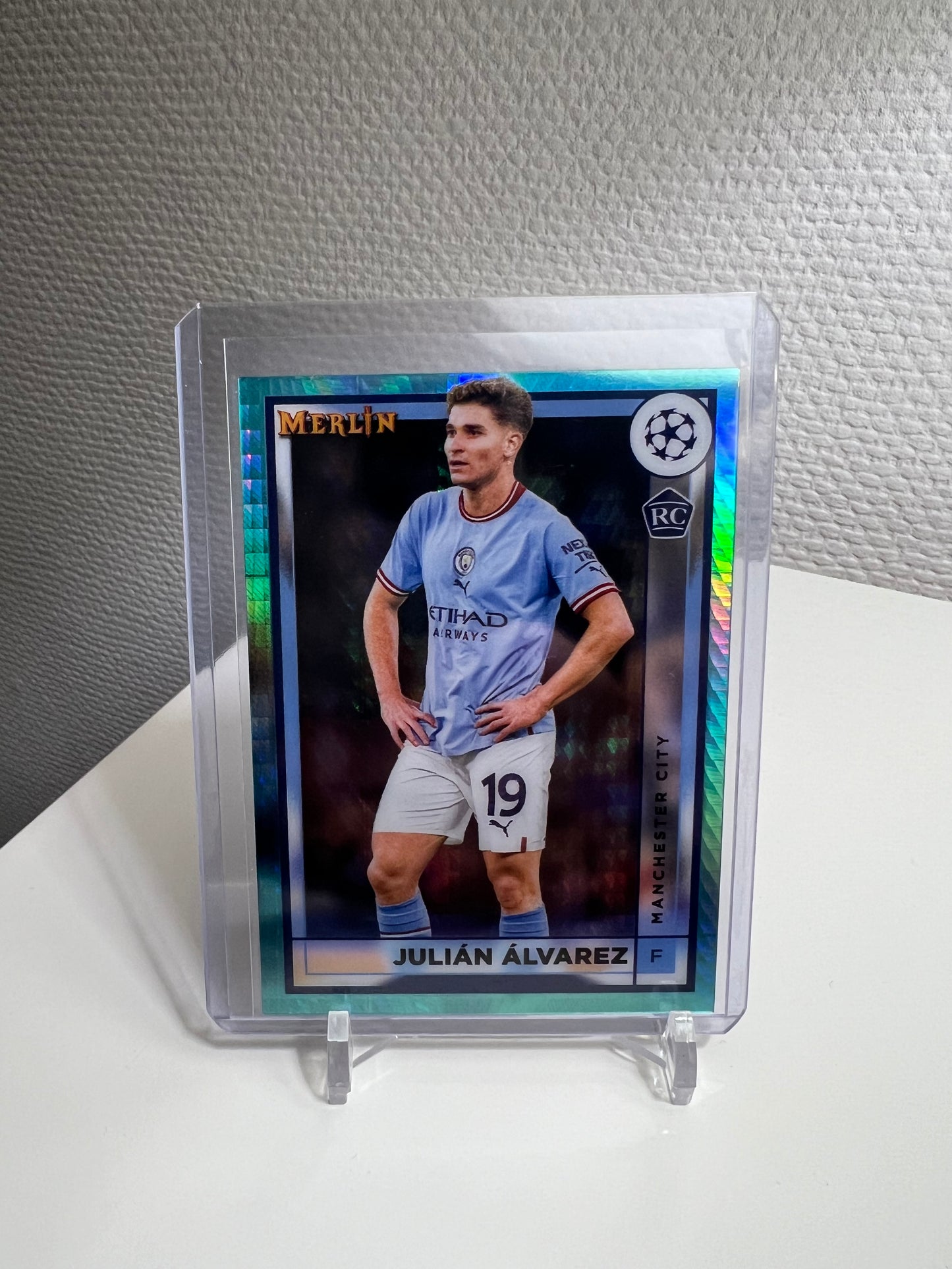 Merlin Chrome 22-23 - Julian Alvarez Aqua Prism RC Card - Manchester City