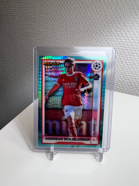 Merlin Chrome 22-23 - Andreas Schjelderup Aqua Prism RC Card - Benfica Lissabon